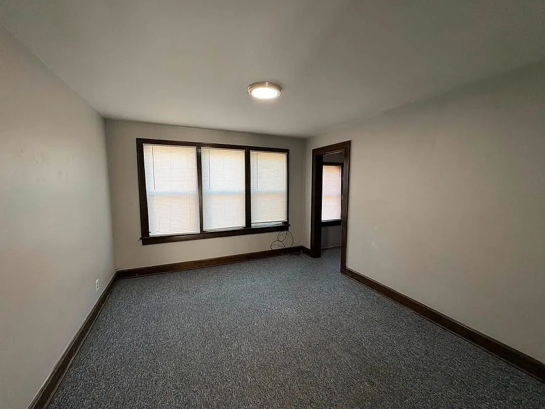 308 W 6th St — Photo 1