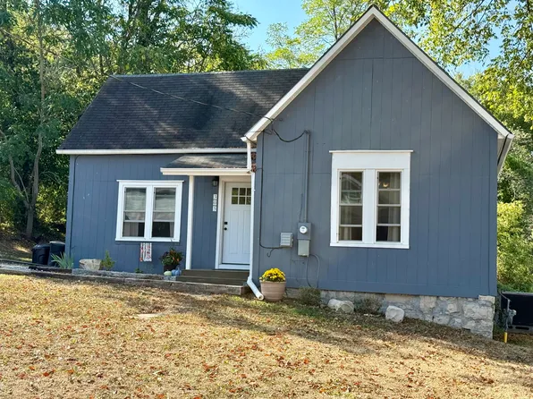 305 E Webster Avenue, Ava, MO 65608