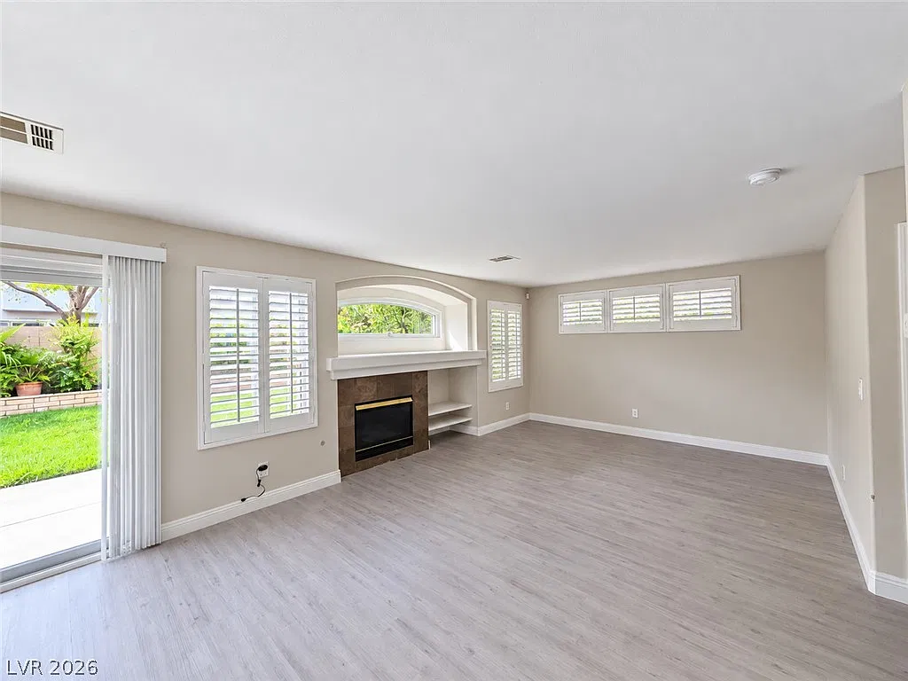 3 bed, 2.5 bath, 2110 sqft, $2,695 — Photo 4