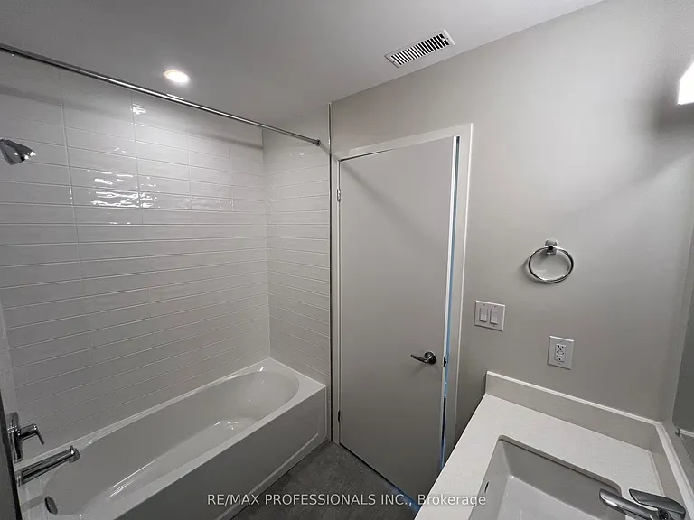 62 Dixfield Dr #102 — Photo 27