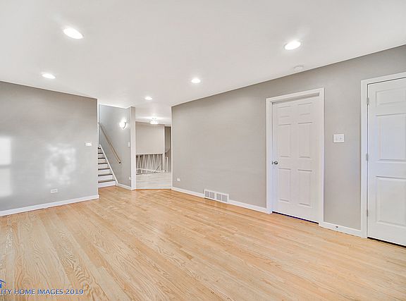 3rd image of 7947 Oak Park Ave