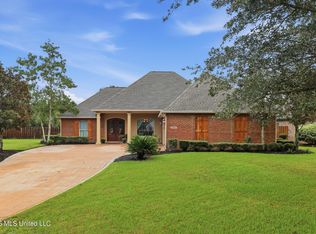 9308 Alcove Ln, Ocean Springs, MS 39564