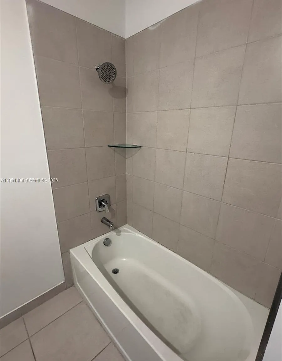 3 bed, 1330 sqft, $3,350 — Photo 4