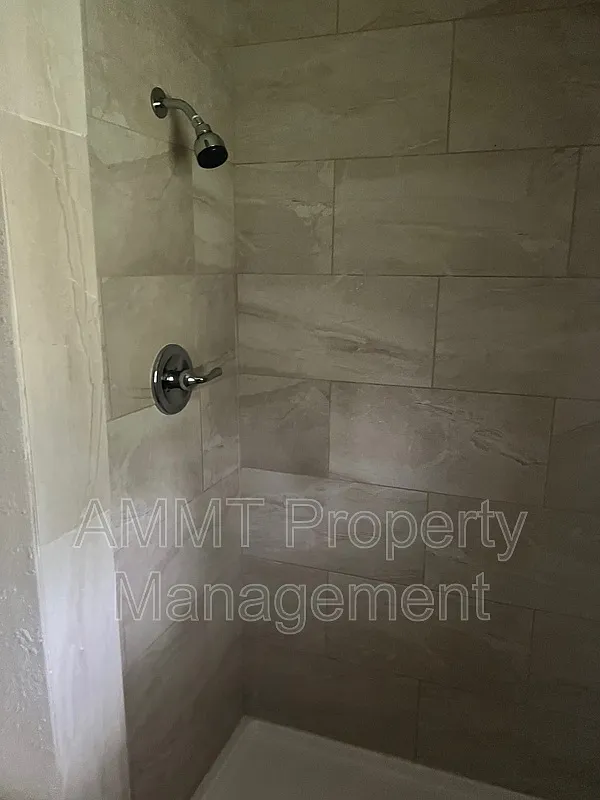 2 bed, 1.0 bath, 672 sqft, $1,050 — Photo 4