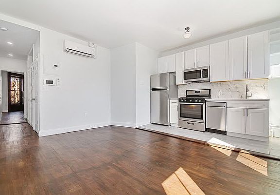 2nd image of 534 Hancock St #2