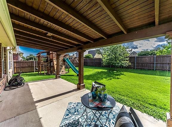 2nd image of 1417 Laura Dr