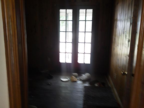 3rd image of 126 Edwards Ave