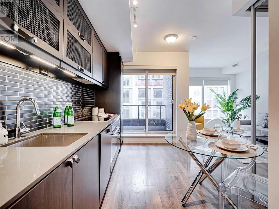 783 Bathurst St #325
