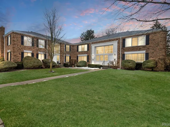 591 E Fox Hills Dr, Bloomfield Hills, MI 48304