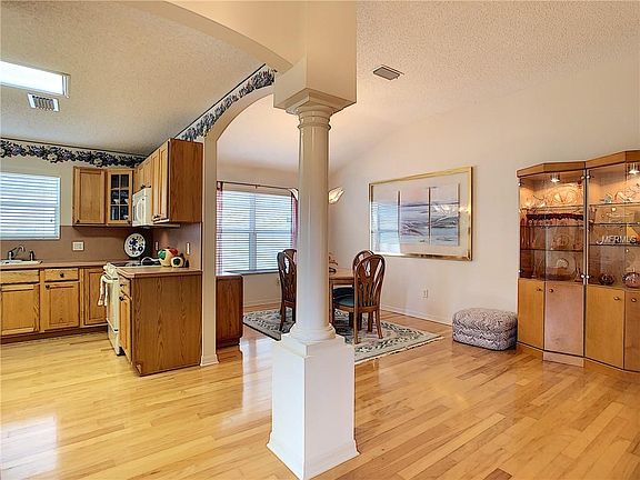 5th image of 1307 Carolina Ct
