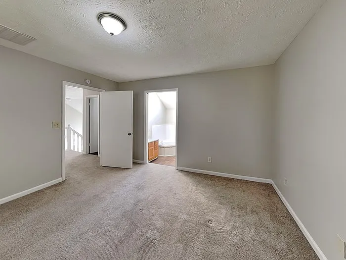 2277 Hampton Dr — Photo 8