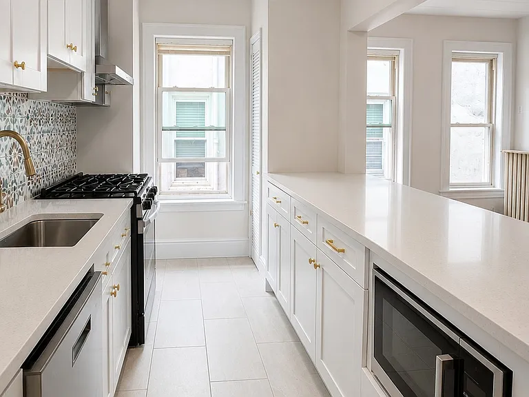 22-23 23rd St #2 — Photo 4