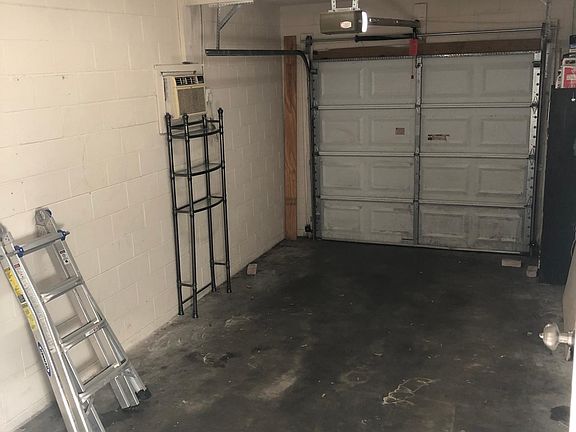oversized 1 car garage with automatic opener and washer/Dryer Hookup