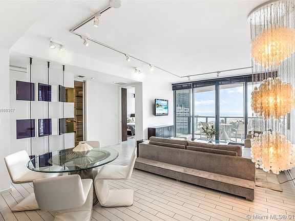 3rd image of 2201 Collins Ave #814