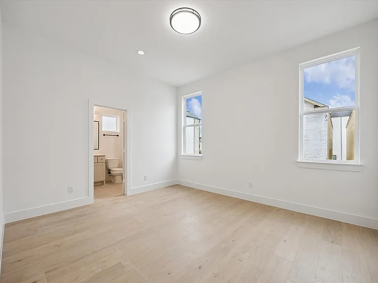 947 Blackshire Ln — Photo 27
