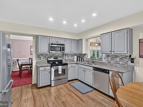 3rd image of 110 Amesbury Ct