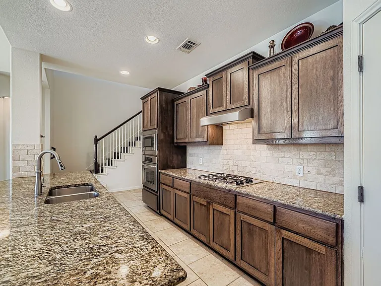 212 Great Circle Cv — Photo 2