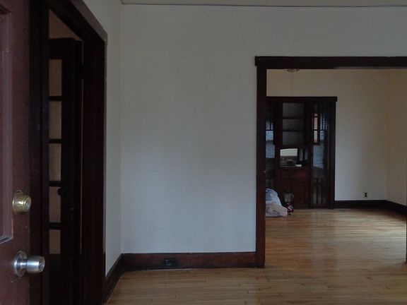 2nd image of 1132 E Auer Ave