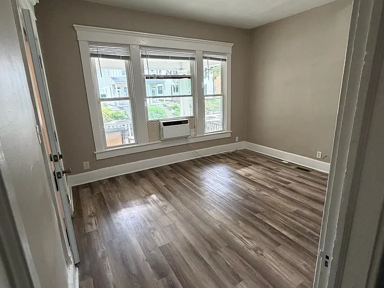 2043 N Talbott St #1 — Photo 3