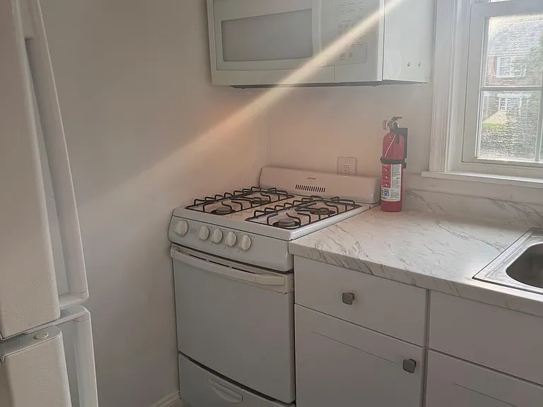 2420 Cedar Ln #2 — Photo 5