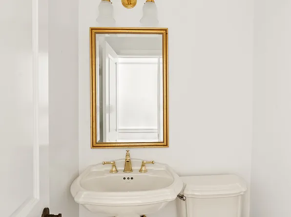 200 East 57th Street image 6 of 7