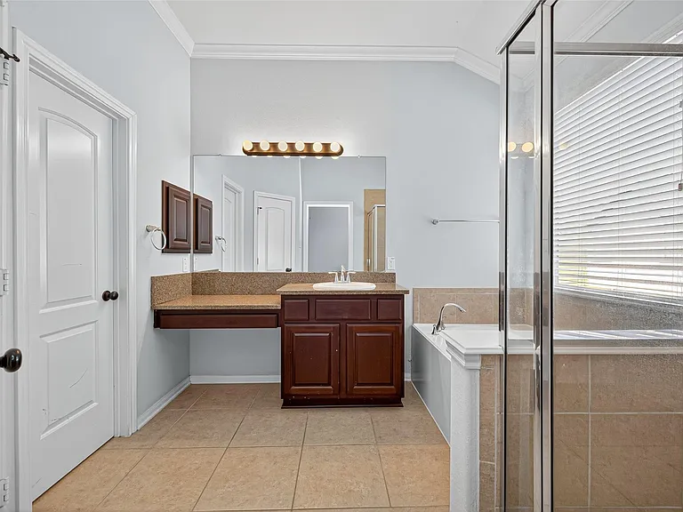 137 Cheswood Manor Dr — Photo 17