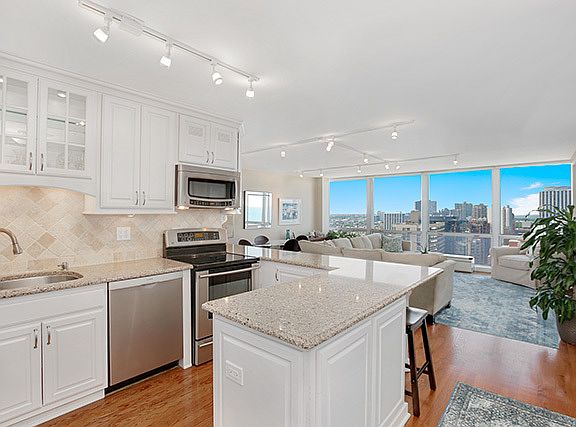 2nd image of 340 W Diversey Pkwy APT 2518