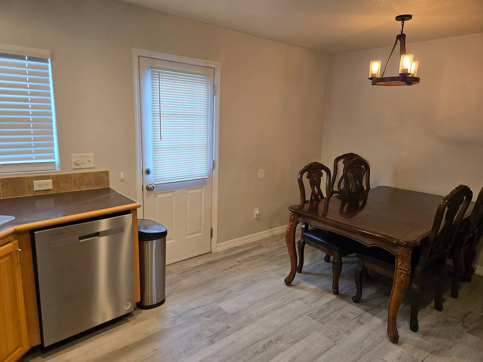 3 bed, 2230 sqft, $2,100 — Photo 3