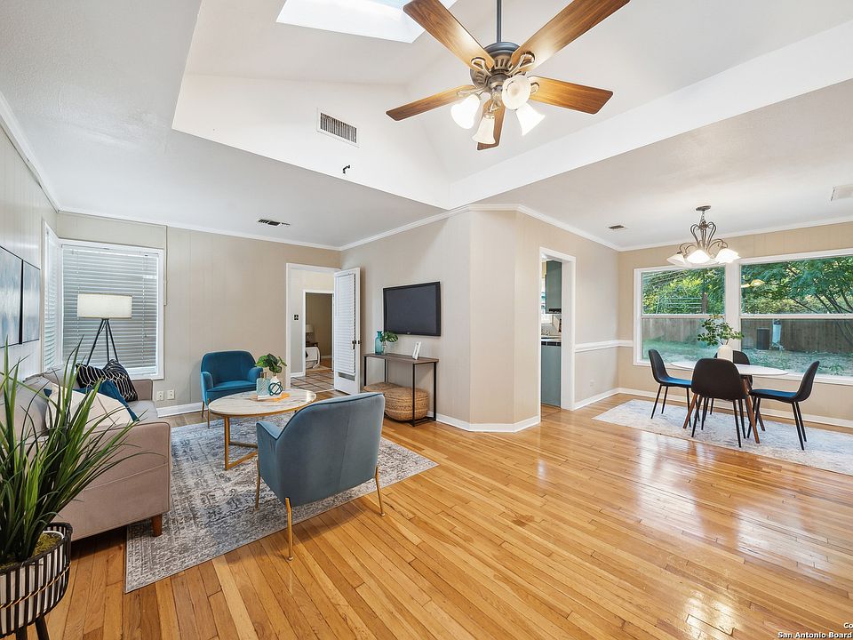 1st image of 213 Wellesley Blvd