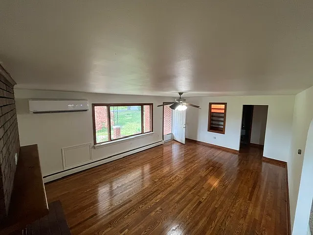 2 bed, 1200 sqft, $2,300 — Photo 4