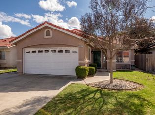 5669 W Vartikian Ave, Fresno, CA 93722