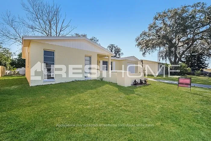 3 bed, 2.0 bath, 1080 sqft, $1,720 — Photo 3