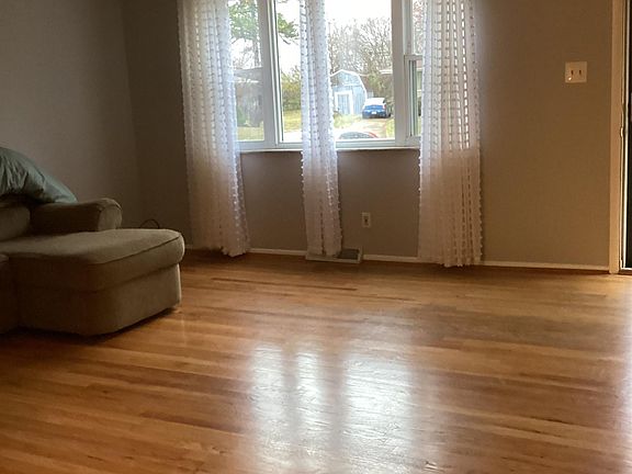 5th image of 4299 Selby Ct