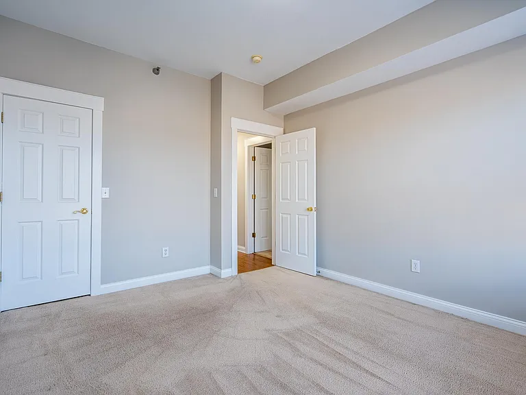 234 E 9th St #304 — Photo 7