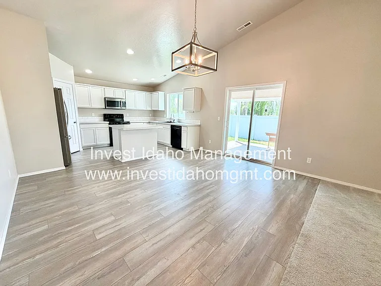 1441 W Sahara Dr — Photo 8