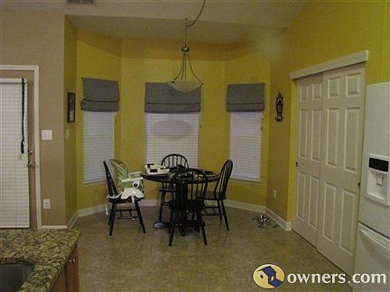 Eat in breakfast area in kitchen