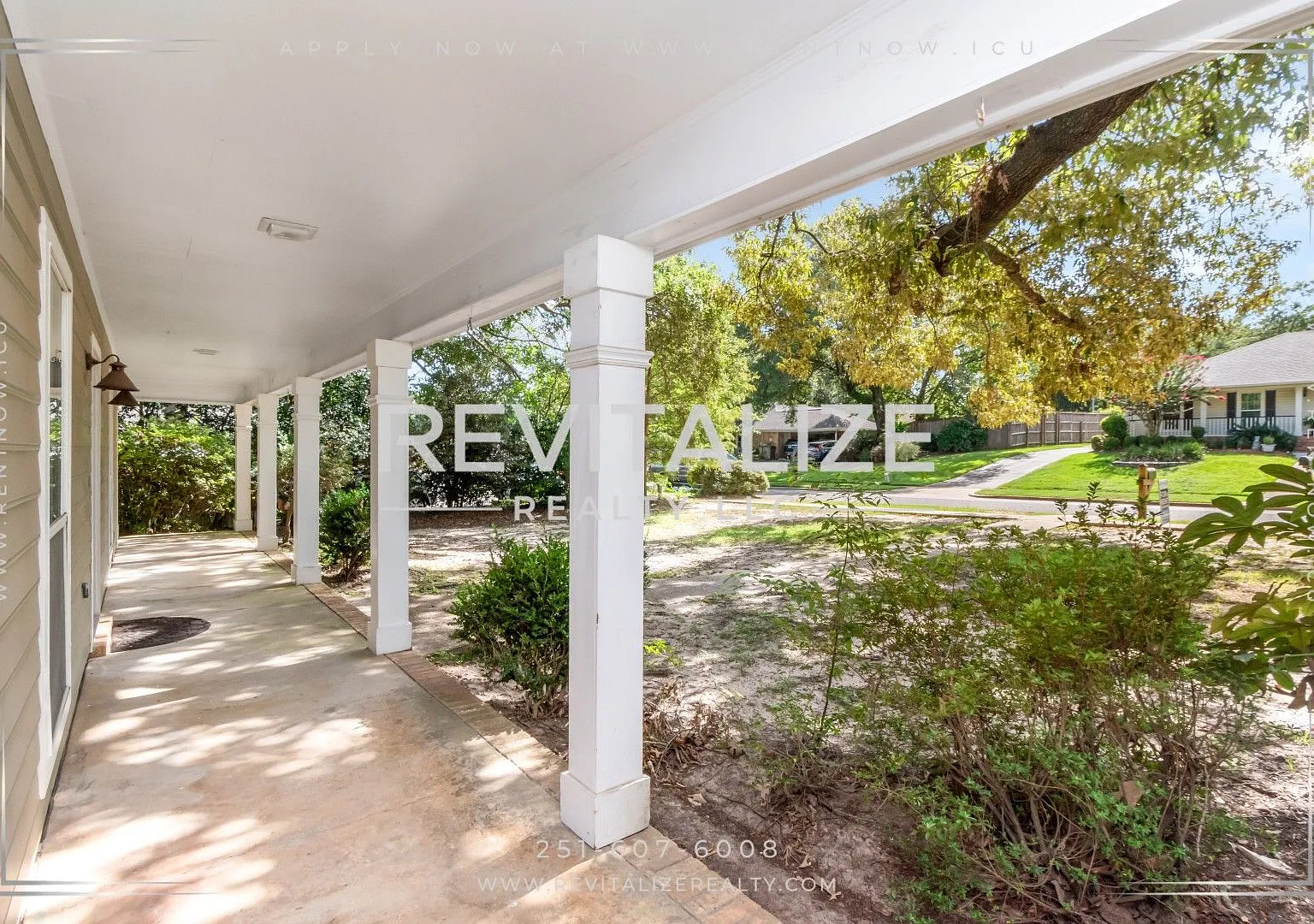 Twostory Charm With Spacious Backyard- Lawn Care Included! — Photo 4