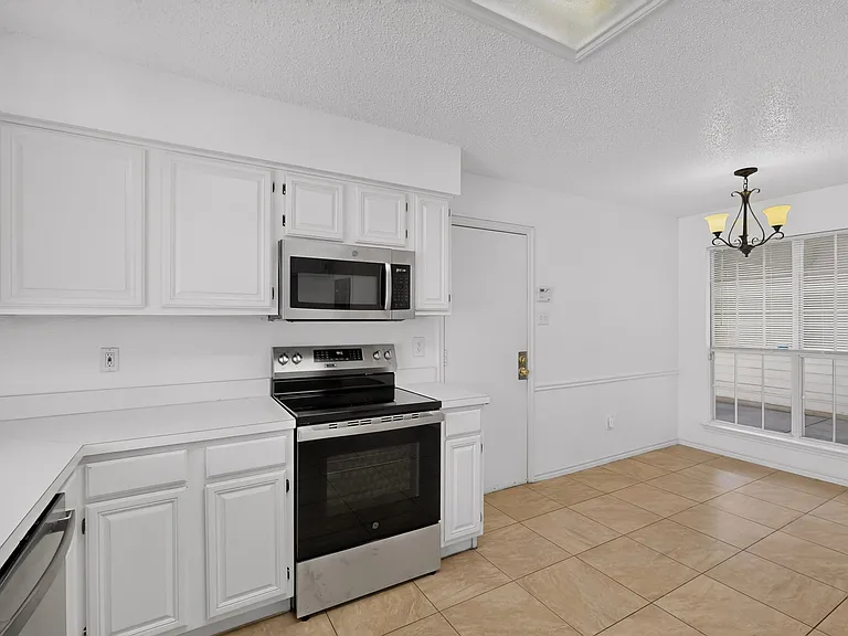 1426 Mapleview Dr — Photo 12
