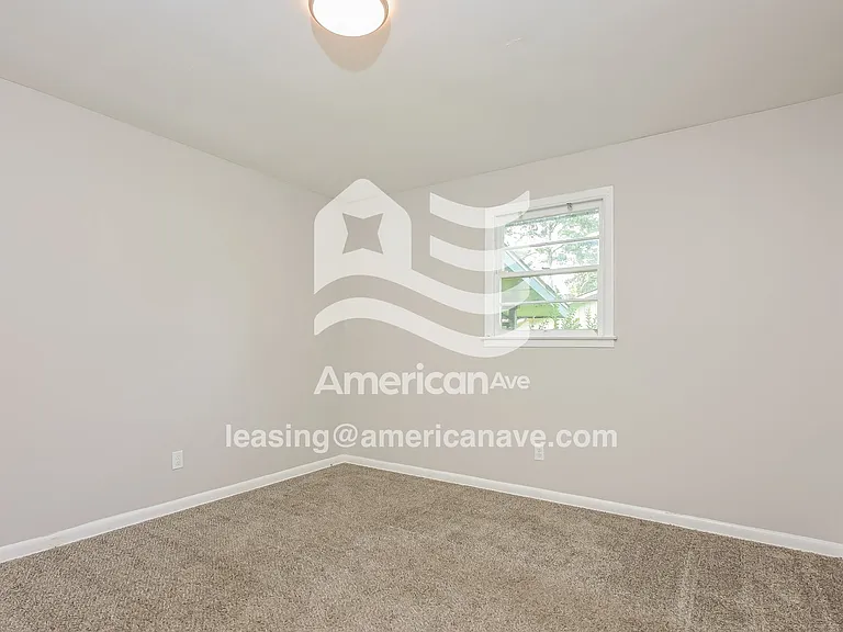 1515477_011_bedroom_12.jpg