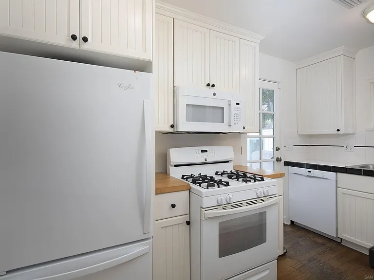409 Dunemere Dr — Photo 11