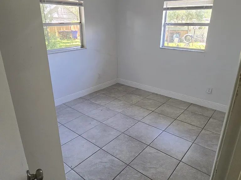 806-808 California Ave — Photo 11
