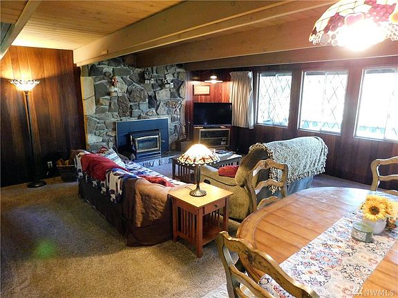 3rd image of 107 Cascade Dr