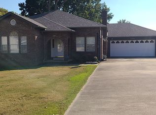 2004 Mathis Dr, Poplar Bluff, MO 63901