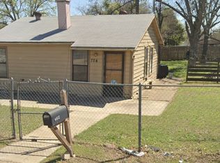 724 E Ripy St, Fort Worth, TX 76110