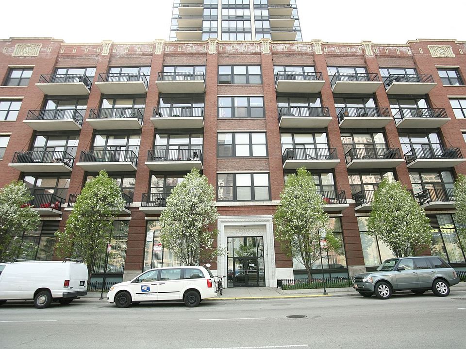 210 S Desplaines