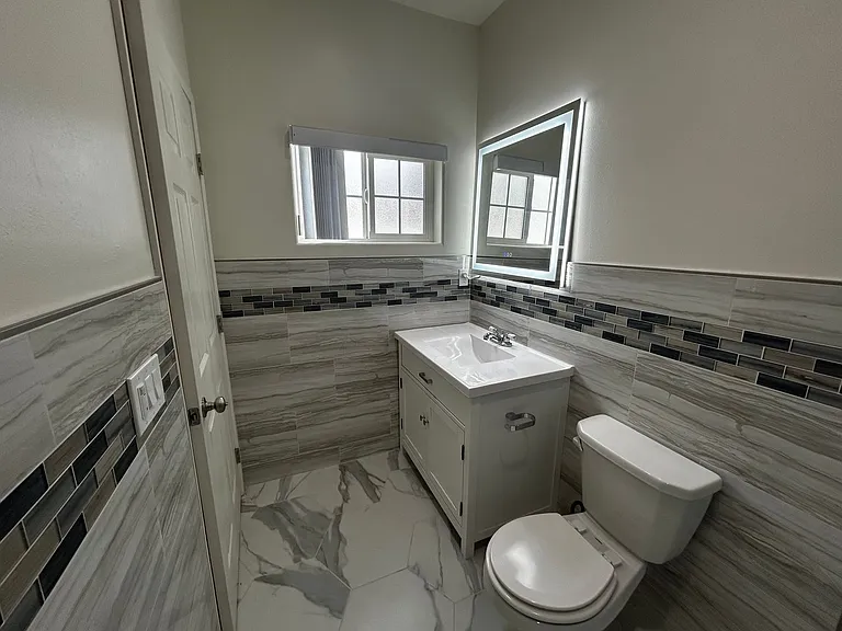 306 N Pine St #1/2 — Photo 15
