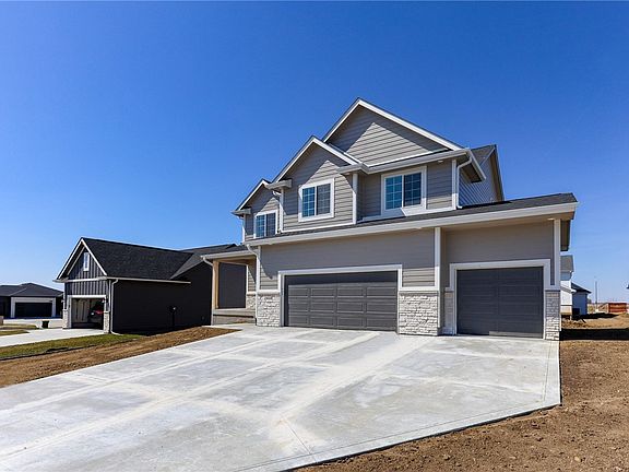 3rd image of 2660 Avalon Dr