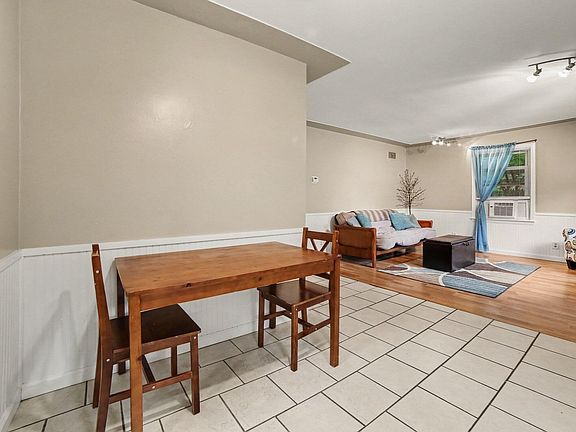 4th image of 1020 S Division St
