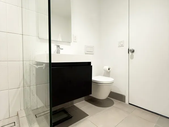 25-40 Shore Boulevard image 7 of 19