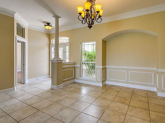 4th image of 2034 Medinah Ln